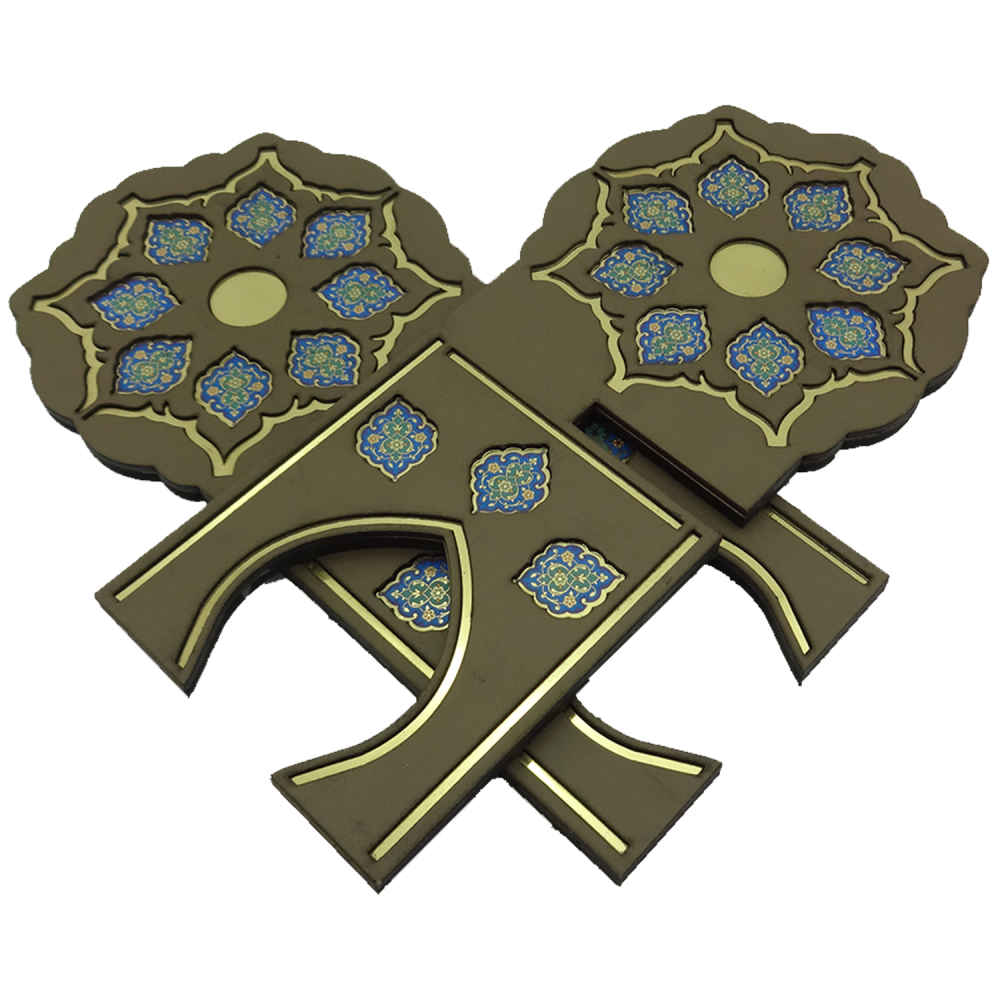 Faltbarer hölzerner Kuran-Rehal mit geometrischem islamischem Ornament