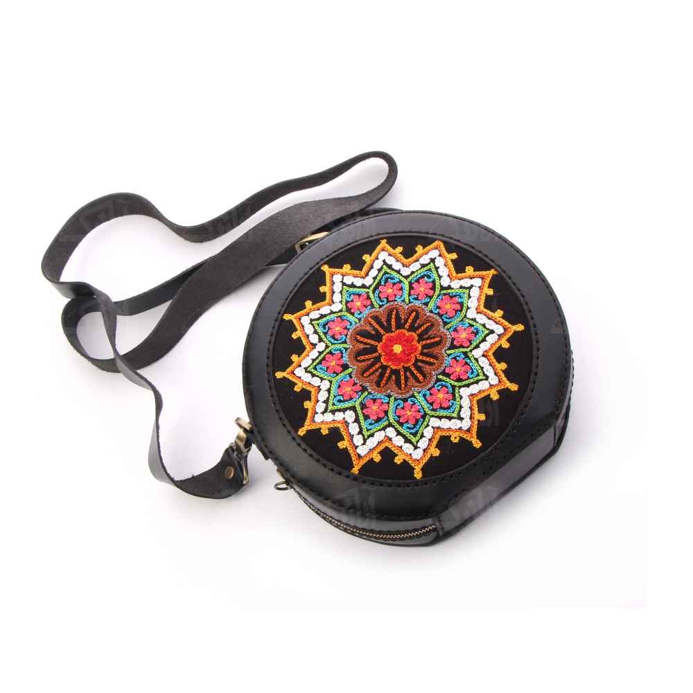 Luxuriöse persische Leder-Umhängetasche – Rashti Doozi