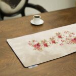 Persische Eleganz Creme Samt Tischläufer Baharak
