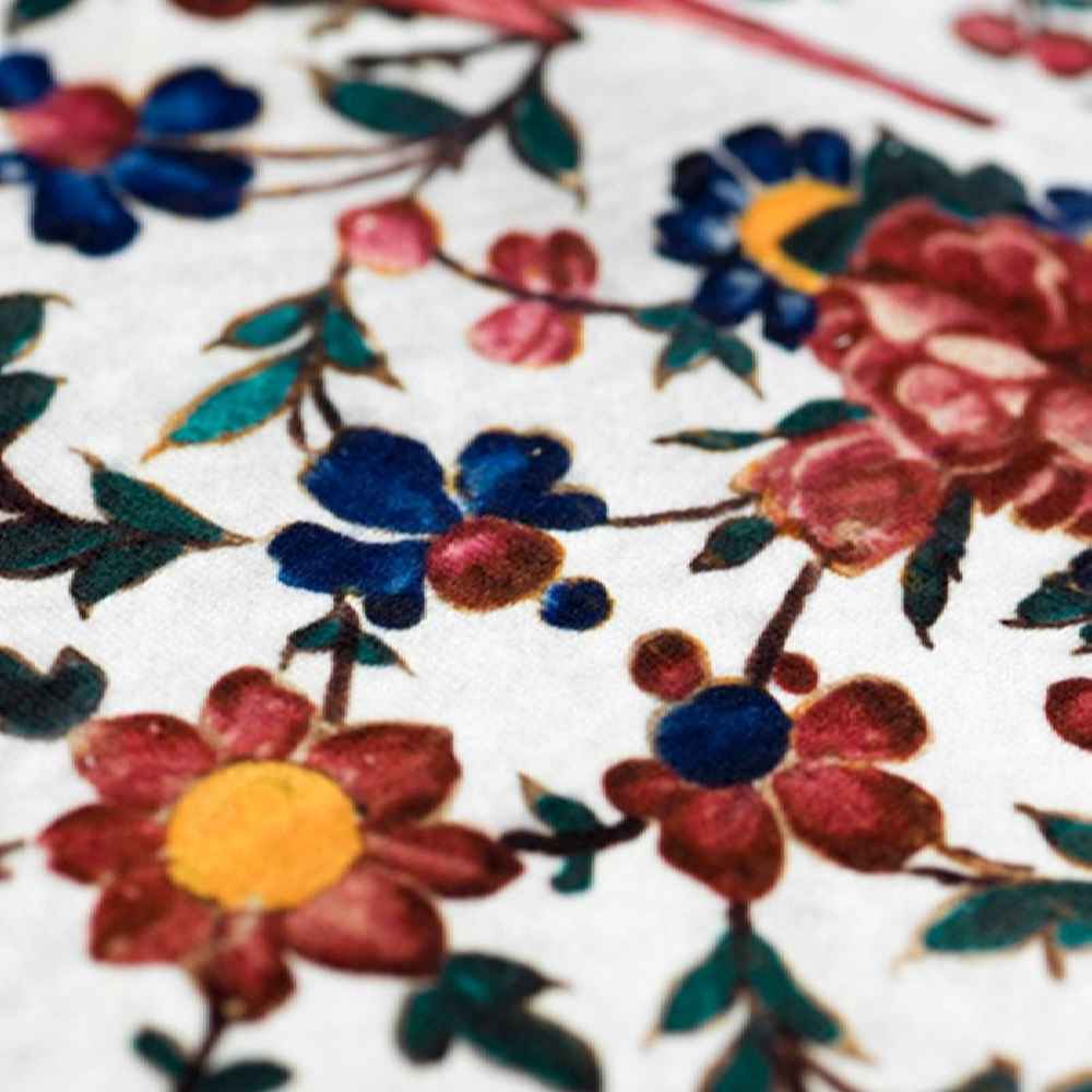 Persische Eleganz Weißer Samt Tischläufer Sana