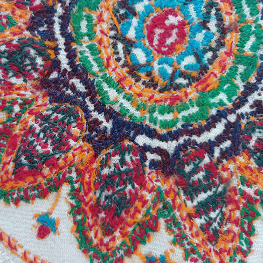 Pateh Kerman’s Erbe Handgefertigte Tischdecke Khorshidi