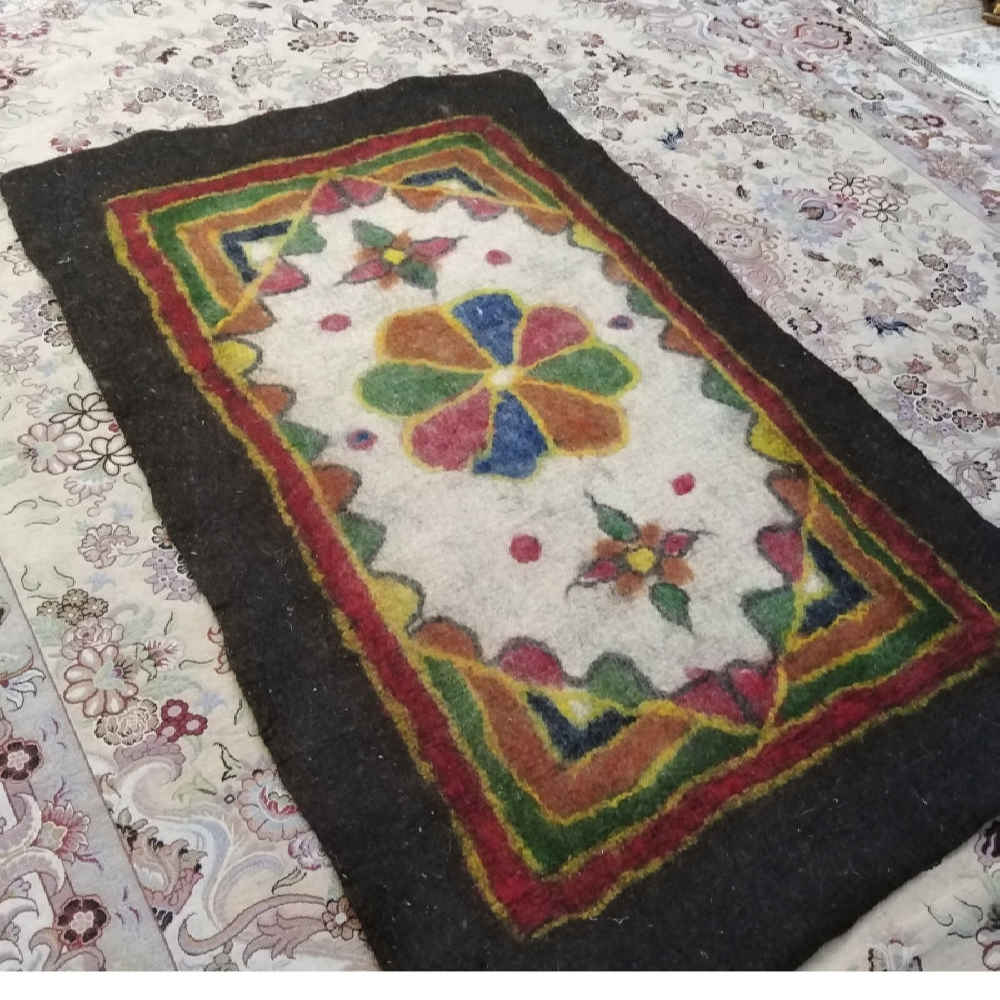 Persischer Wollfilzteppich 100% natürlich und handgefertigt Mana