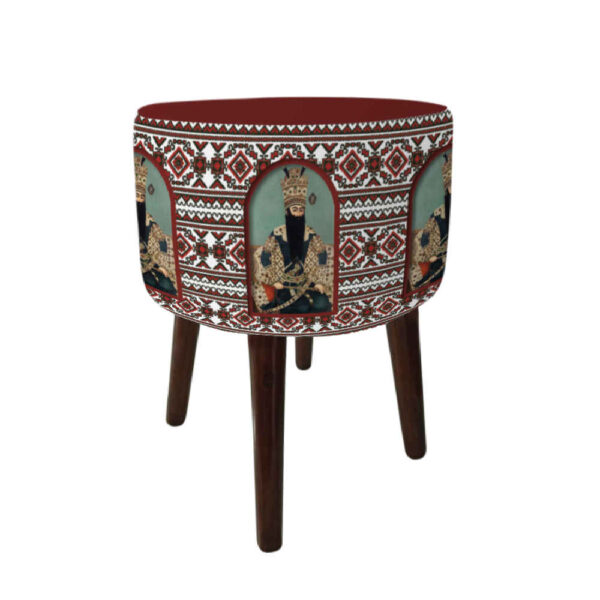 Runder Samt-Hocker mit Holzbeinen, inspiriert von persischer Kunst, Maroon Aram