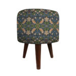 Runder Samt-Hocker mit Holzbeinen, inspiriert von persischer Kunst, Blau Ariana