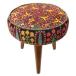 Traditioneller persischer Hocker mit Holzbeinen und Samtstoff, Baran