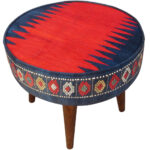 Traditioneller roter persischer Hocker mit Holzbeinen und Samtstoff, Marineblau Farsh