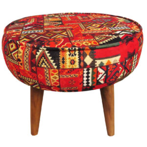 Traditioneller roter persischer Hocker mit Holzbeinen und Samtstoff Mohana