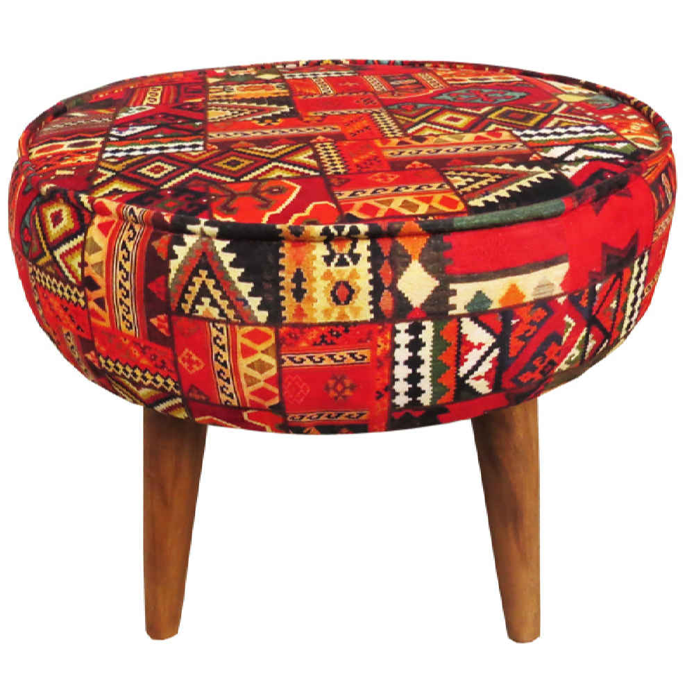 Traditioneller roter persischer Hocker mit Holzbeinen und Samtstoff Mohana