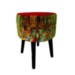Runder Samt-Hocker mit Holzbeinen, inspiriert von persischer Kunst, Rot Raghs