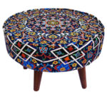 Traditioneller persischer Hocker mit Holzbeinen und Samtstoff, Tile