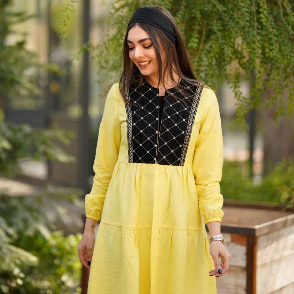 Stilvolles persisches Manto-Modell „Ilia“ – moderne Eleganz mit traditionellem Flair