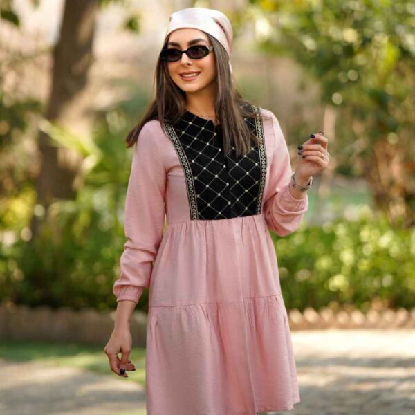 Stilvolles persisches Manto-Modell „Ilia“ – moderne Eleganz mit traditionellem Flair