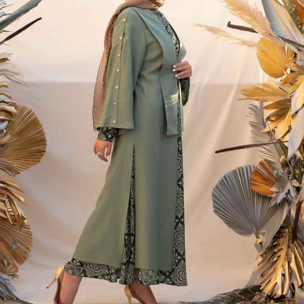 Elegantes persisches Manto-Modell „Kazhal“ - perfekt für einen stilvollen Auftritt