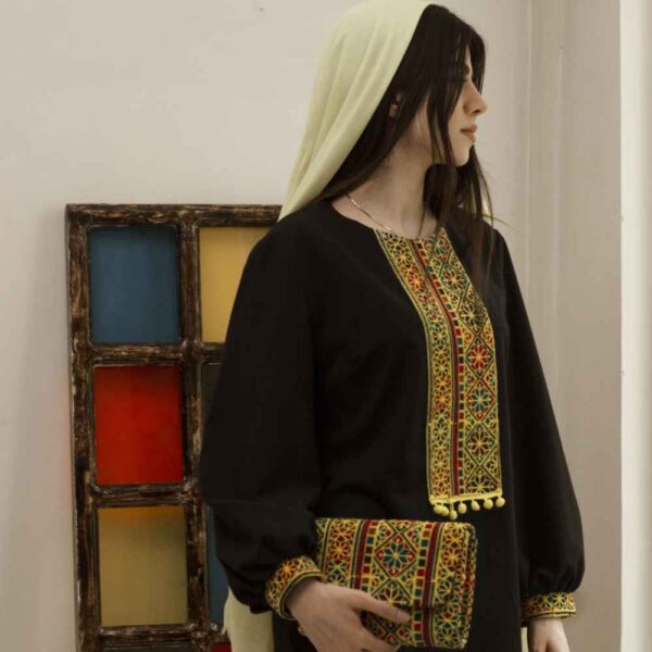 Elegantes persisches Manto-Modell Rasta – inspiriert von traditioneller Mode mit modernem Touch