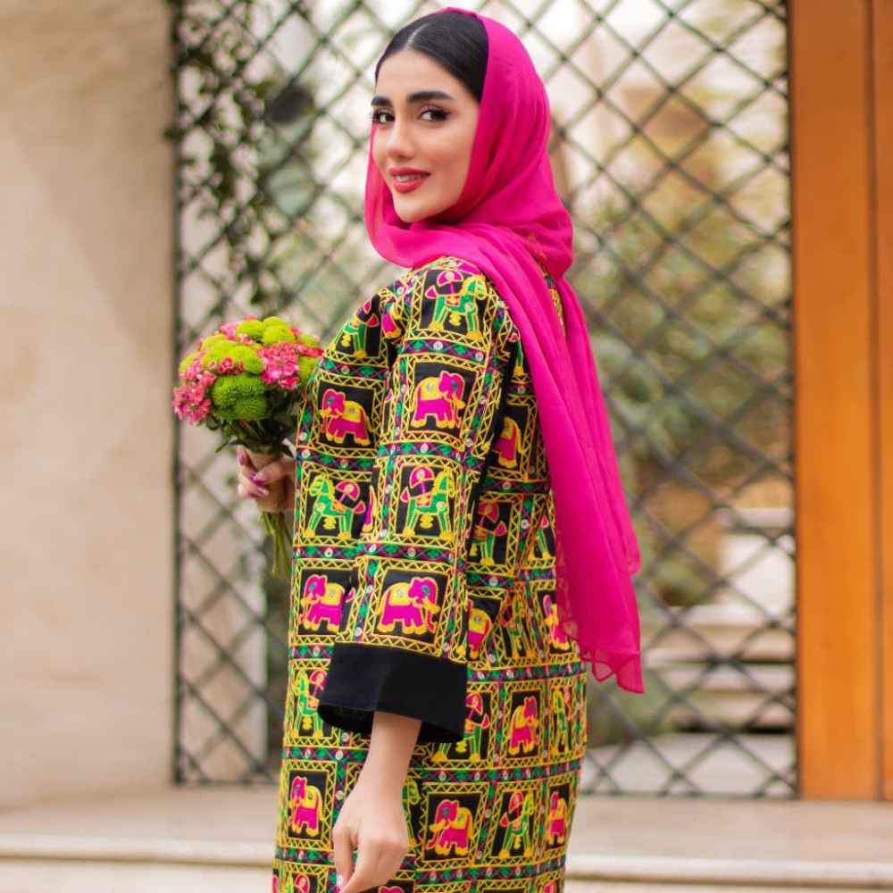 Persischer bestickter Mantel im Suzani-Stil