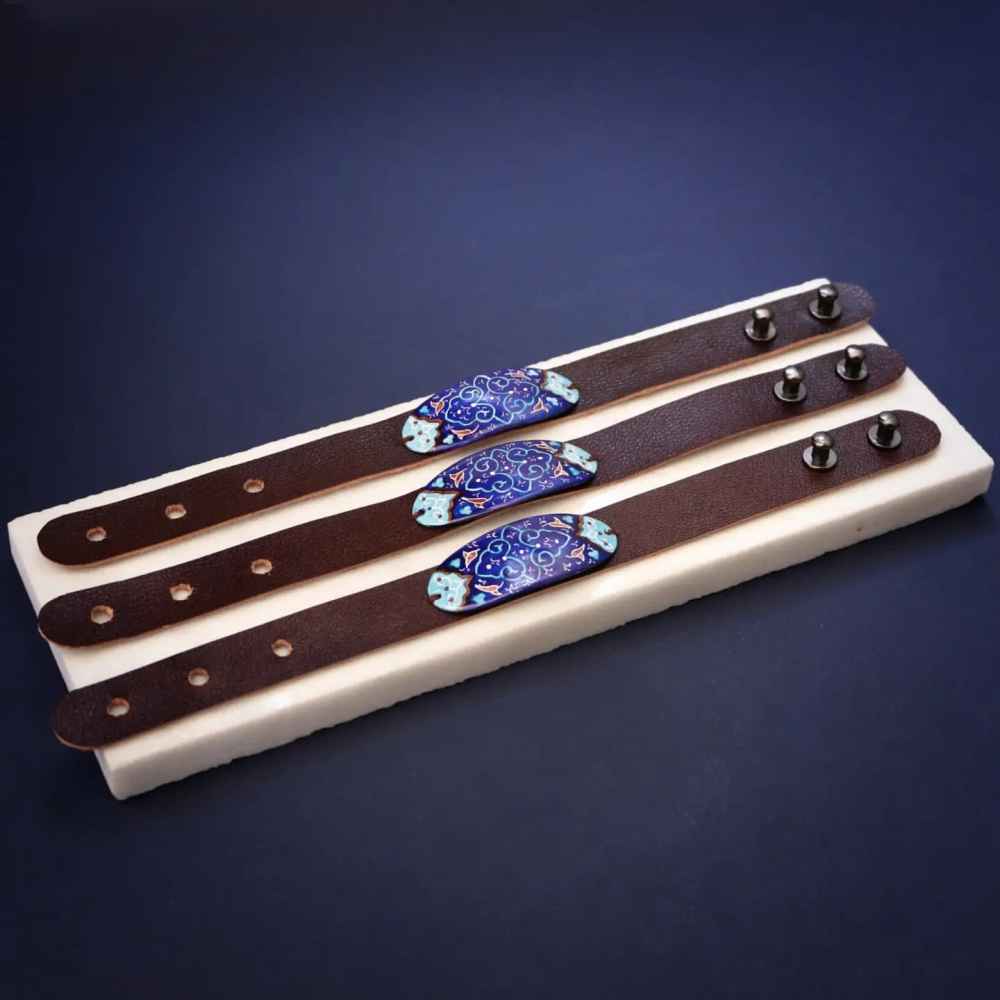 Leder- und Kupferarmband Minakari – Künstlerisch Yavar