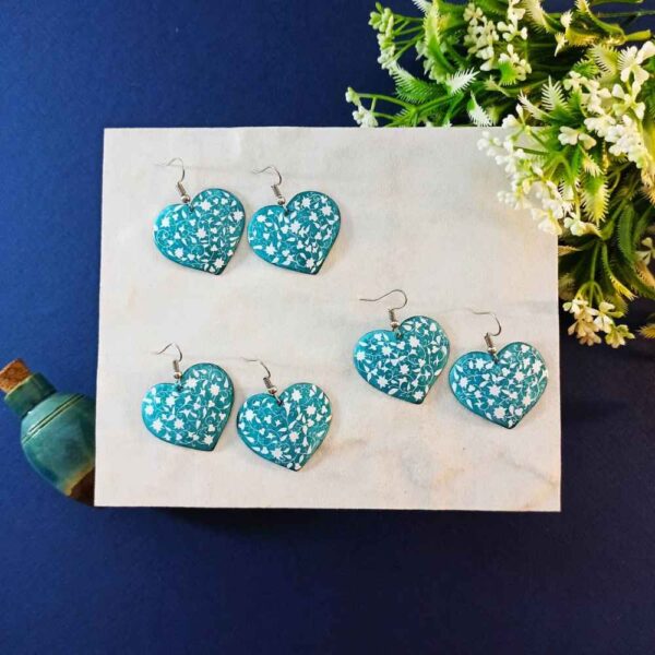 Handgefertigte persische Ohrringe mit Minakari-Kunstherz