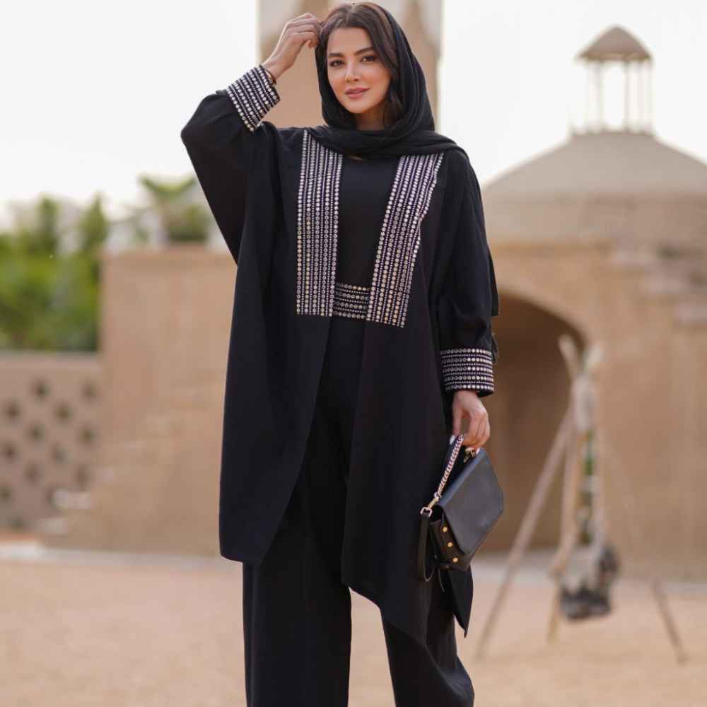 Persisches Manto- und Hosen-Set – Modell „Asra“: Klassisches Design trifft auf zeitgemäßen Chic