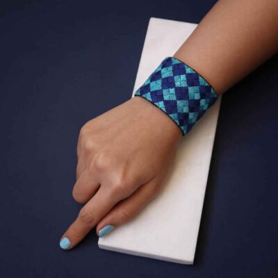 Persisches traditionelles besticktes Cuff-Armband – Modell Aseman