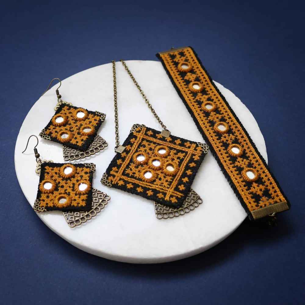 Persisches gesticktes Halsketten-, Armband- & Ohrring-Set Modell Ayneh Kari