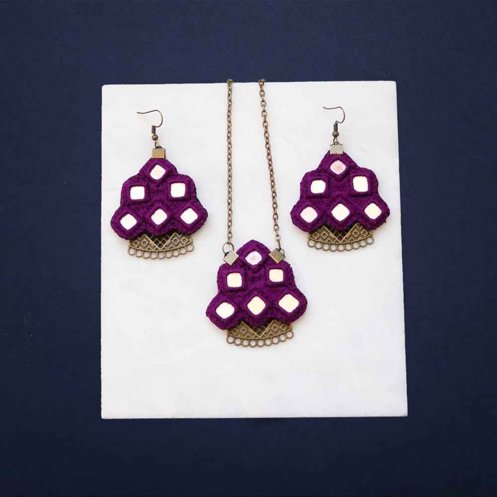 Persisches gesticktes Halsketten- & Ohrring-Set Modell Violett