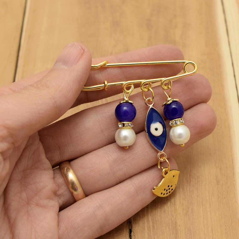 Safety Pin Brooch Evil Eye & Bird Charm – Schützendes Accessoire