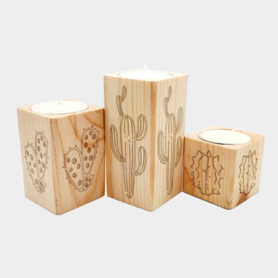 Set aus 3 massiven Holz-Teelichthaltern in Würfelform mit Kaktusmotiv, minimalistischer dekorativer Kerzenhalter
