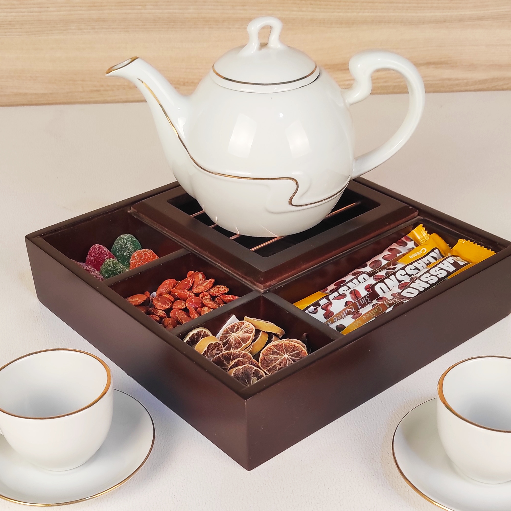 Holz-Teebeutelkästchen mit Teewärmer Mina