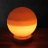 Persische Globus-Salzlampen - Handgefertigtes Design mit Holzfuß