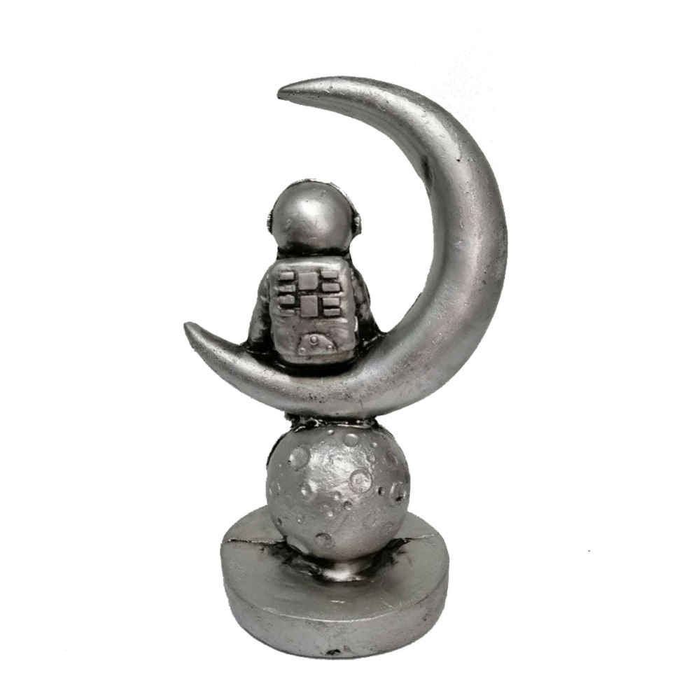 Dekorative Astronaut auf dem Mond Figur – Weltraumforscher-Skulptur