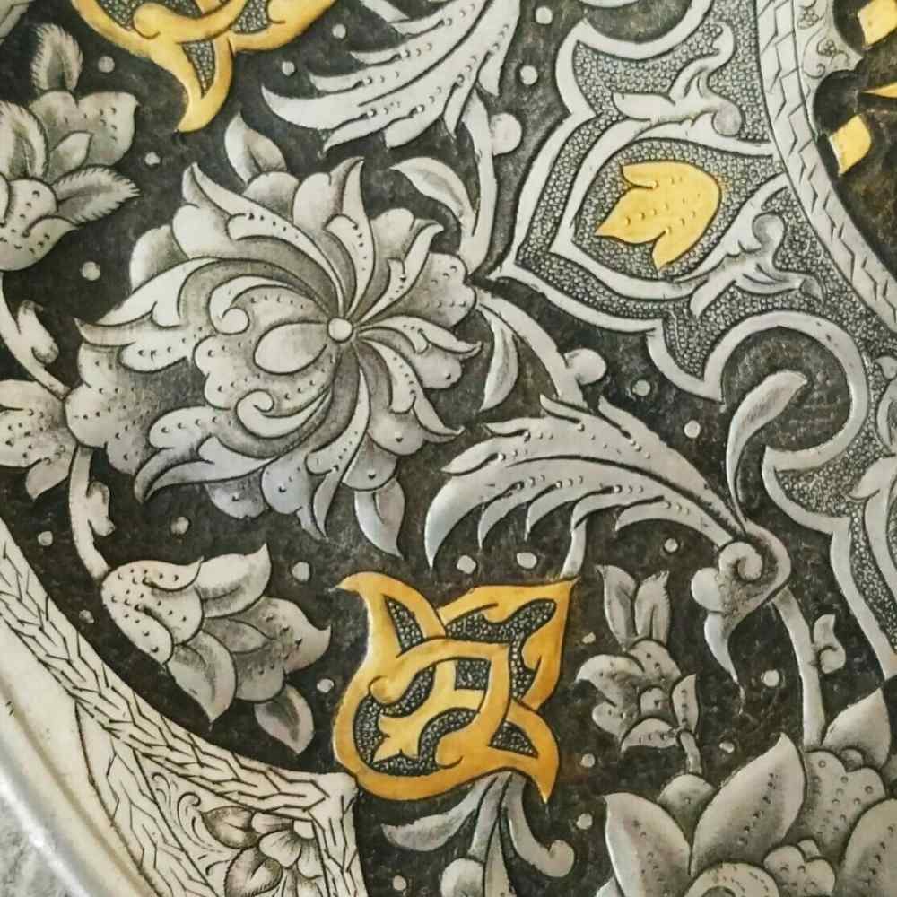 Persischer dekorativer Kupferteller graviert Niloofar Blumen