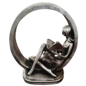 Dekorative Mädchenfigur – Charmante Skulptur
