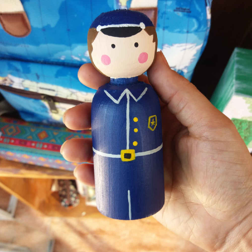 Handgefertigte Holz-Peg-Puppen – Polizei & Dieb | Abenteuerliche Holzspielzeuge