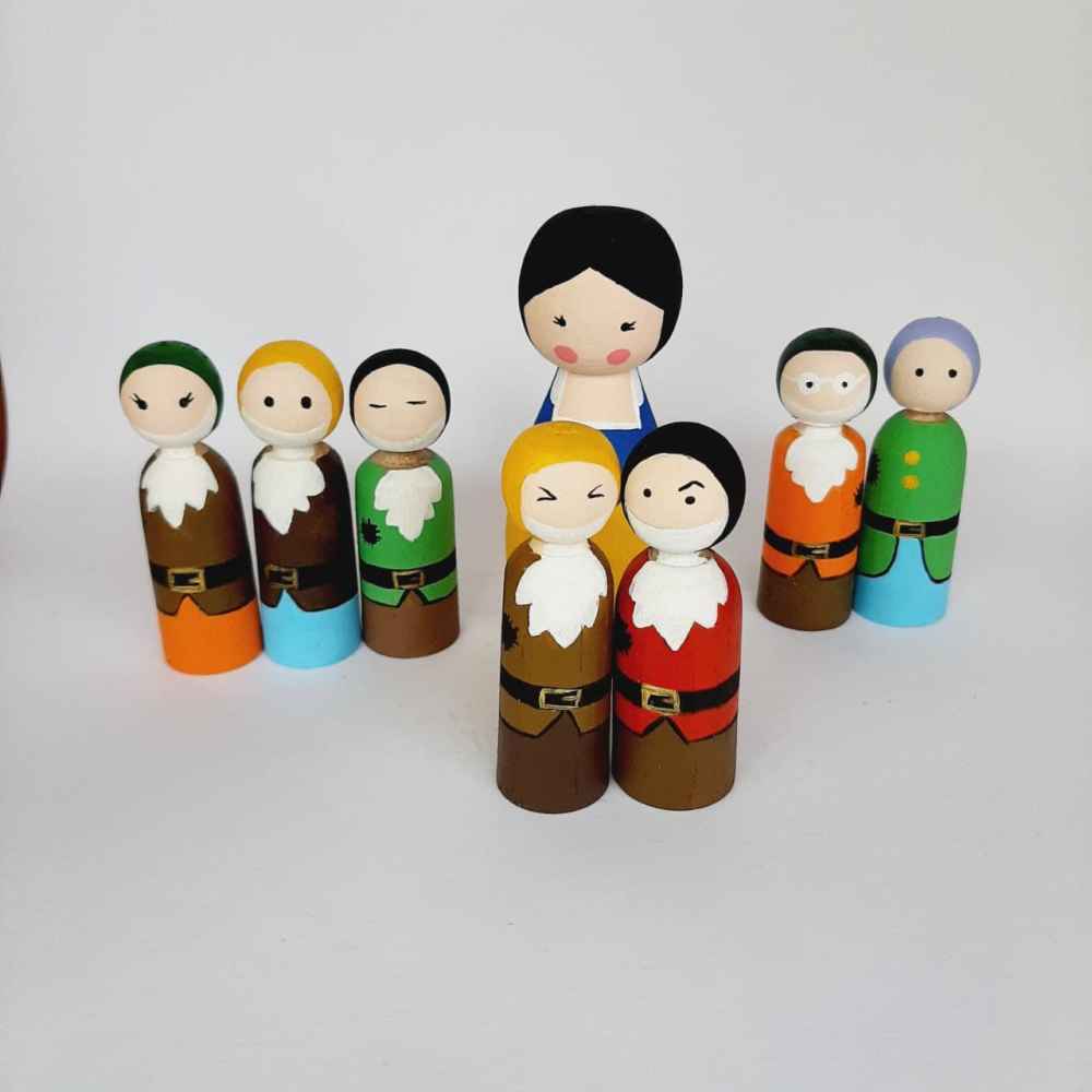 Handgefertigte Holz-Peg-Puppen – Schneewittchen | Märchenhafte Holzspielzeuge