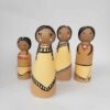 Handgefertigte Holz-Peg-Puppen - Sorkh Poost Mädchen | Traditionelle Holzspielzeuge
