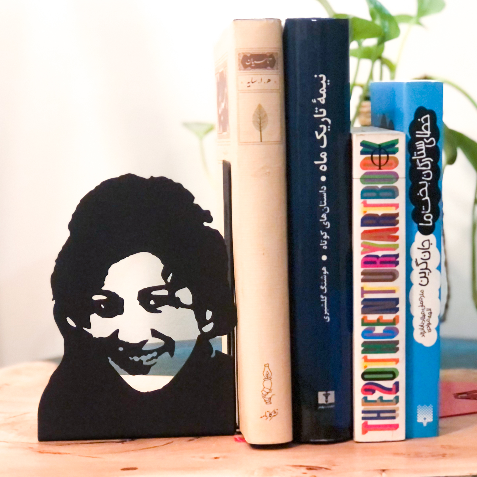 Forough Farrokhzad Porträt Buchstütze aus persischem Metall – geeignet für Poesieliebhaber