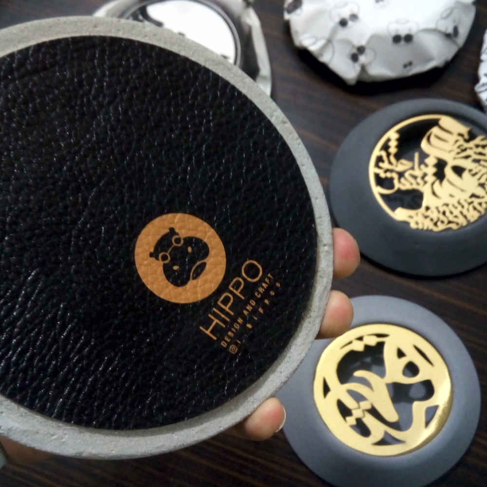 Persischer Zement-Aschenbecher – Modernes Hich-Kalligrafie-Design