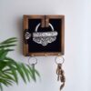 Dekorativer Wand-Schlüsselhalter mit Design Silber