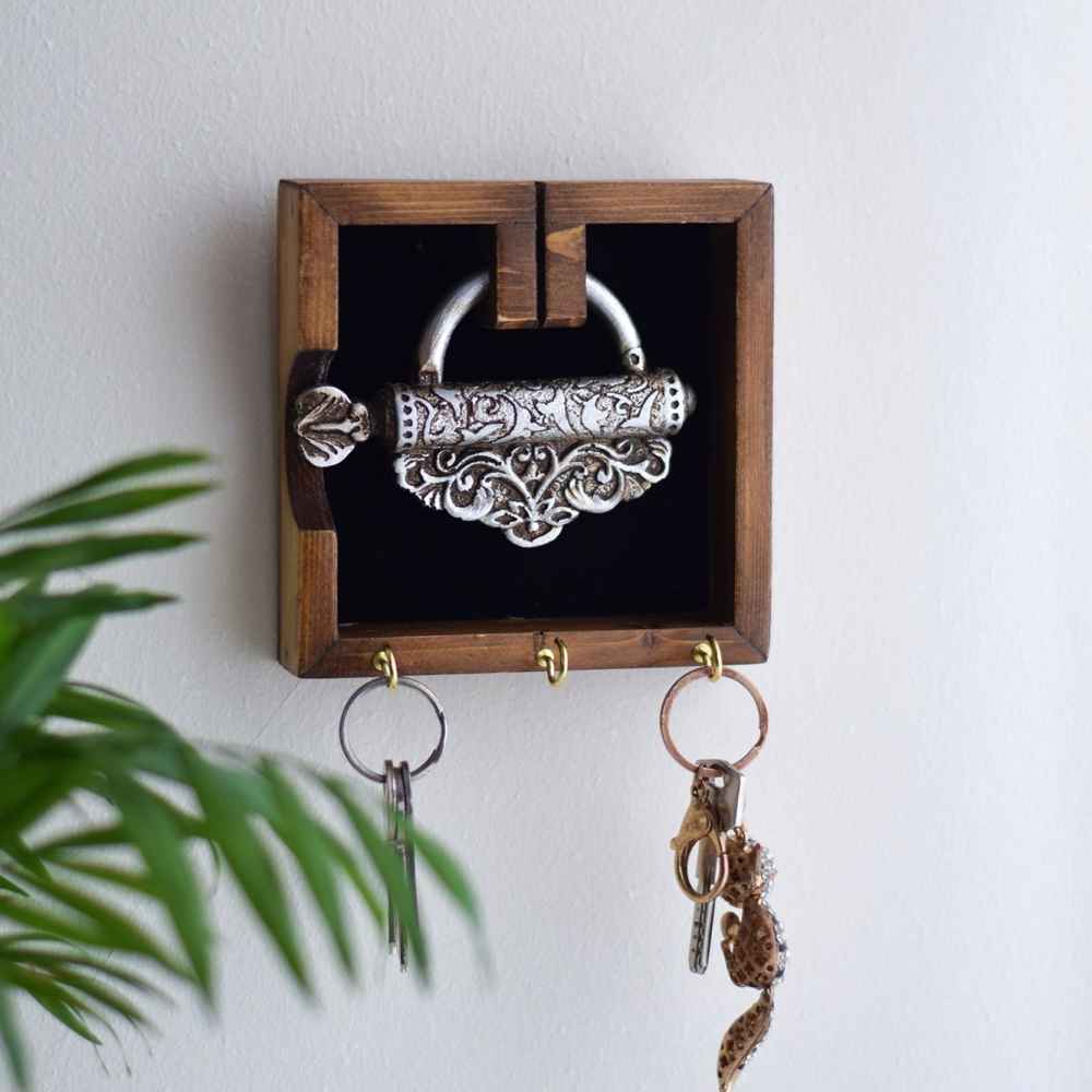 Dekorativer Wand-Schlüsselhalter mit Design Silber