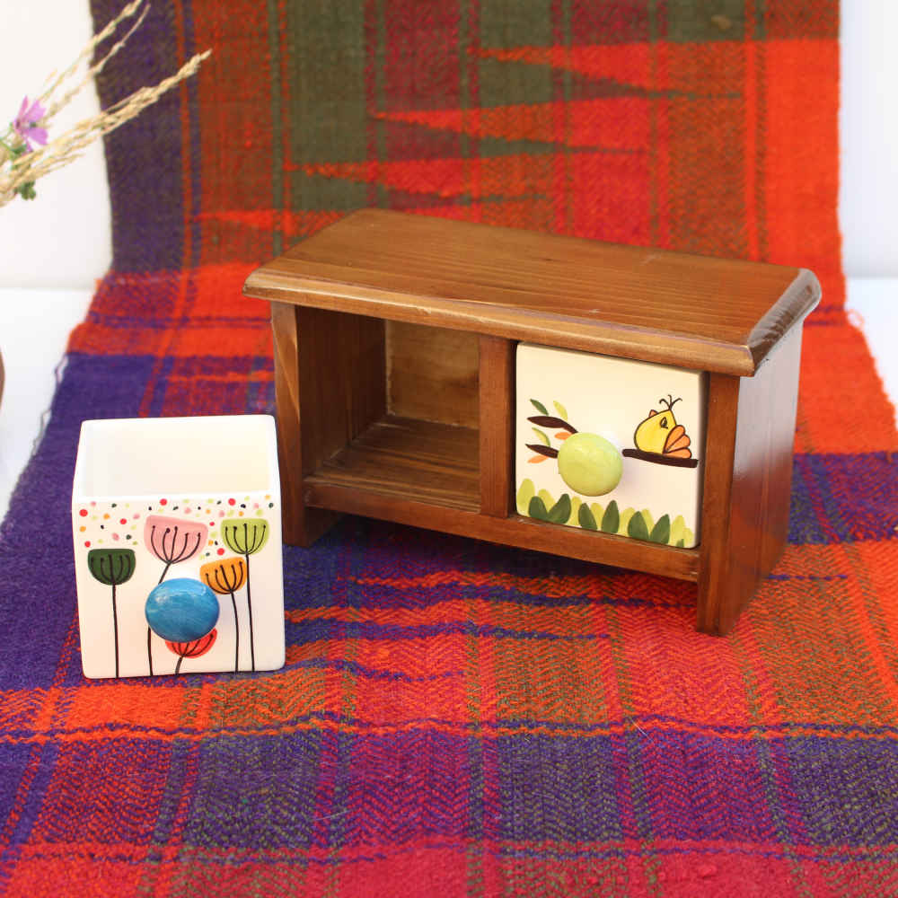 Handgefertigte Kommode mit 2 Keramikschubladen und Holzkasten