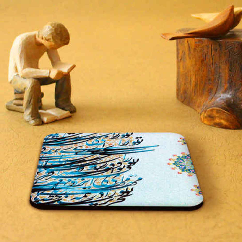 Set aus Untersetzern & Halter mit persisch inspiriertem Kalligrafie-Design