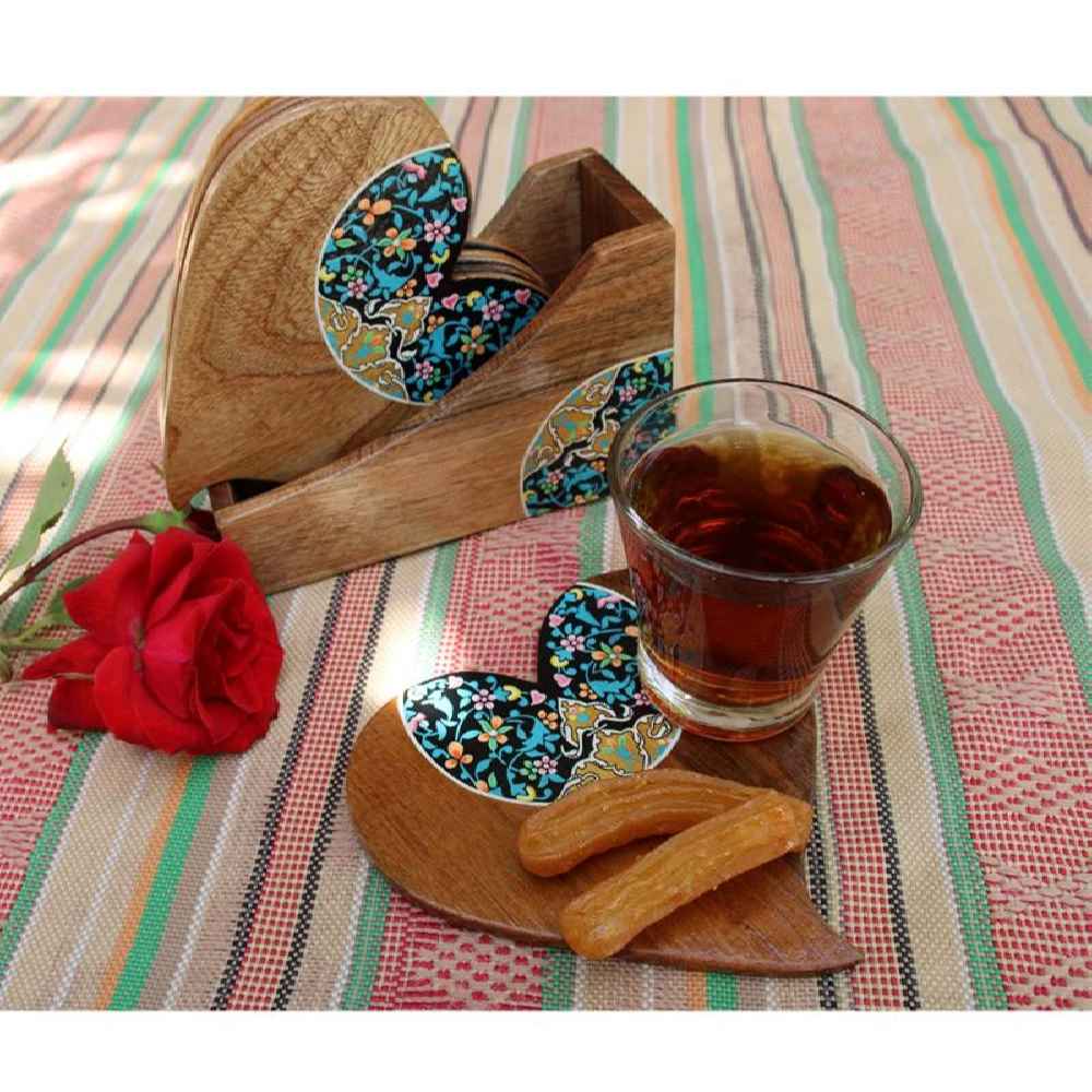 Set aus Untersetzern & Halter mit persisch inspiriertem künstlerischen Design Herzform