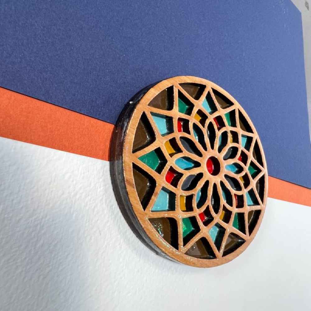 Geometrischer Holzuntersetzer mit dem Design Raha (x2)