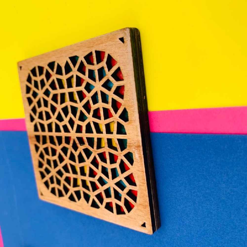 Geometrischer Holzuntersetzer mit dem Design Sorhe (x2)