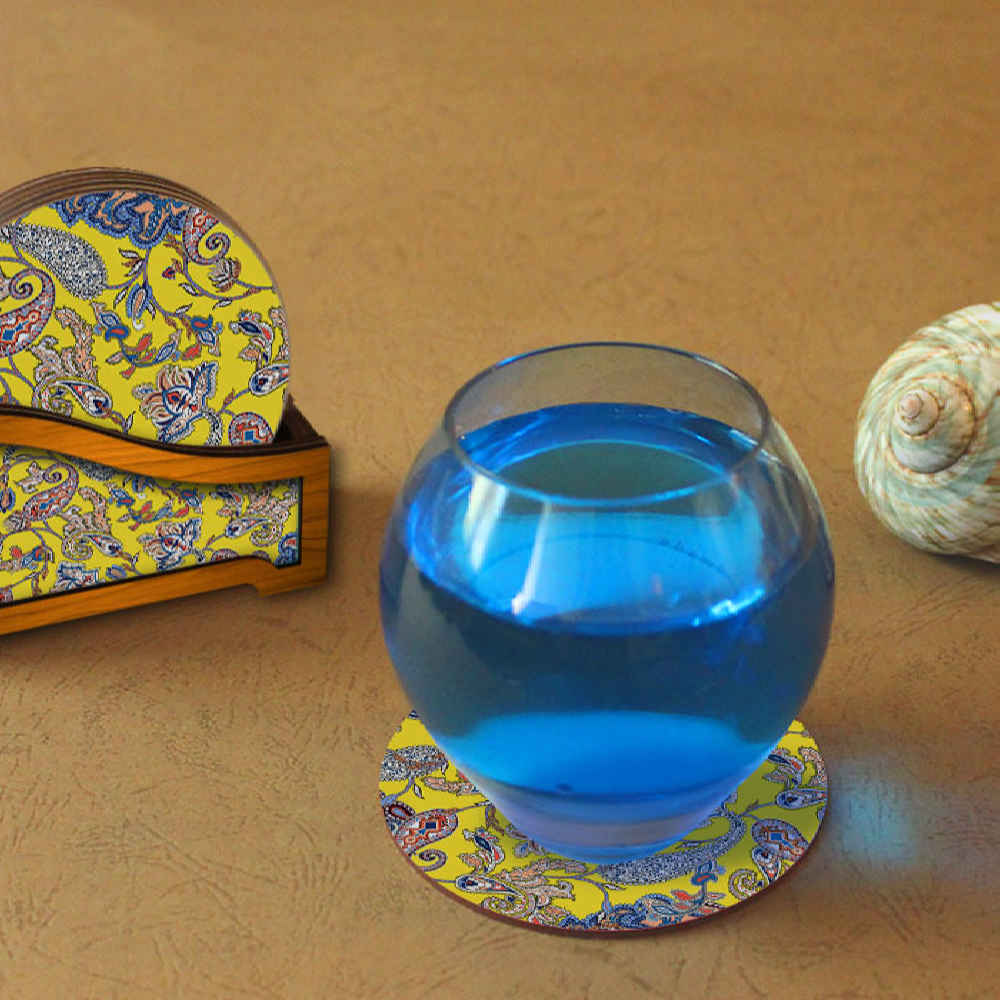 Set aus Untersetzern & Halter mit persisch inspiriertem künstlerischen Design Gelb