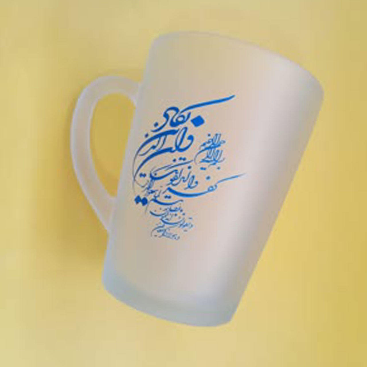 Islamische Glas-Kaffeetasse – Wa In Yakad Muster
