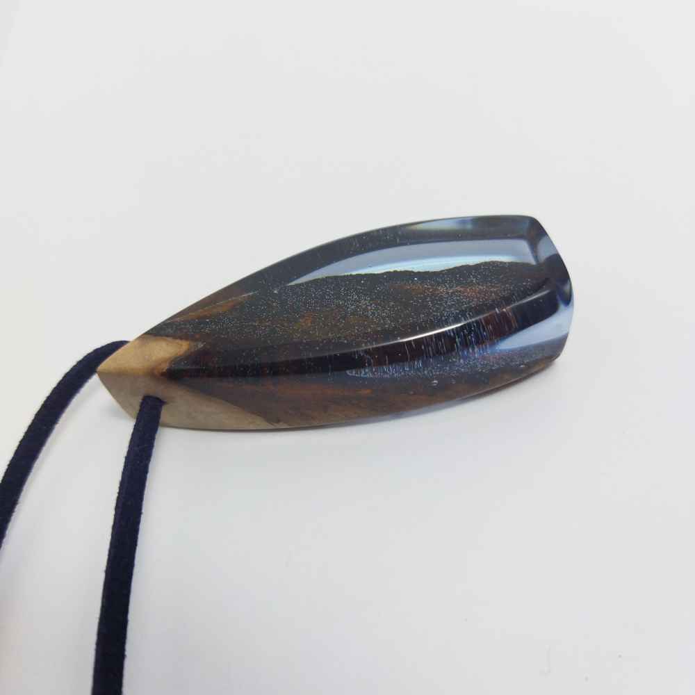 Holz- & Harz-Halskette, handgefertigt, künstlerisch, auffälliger Stil Fariba