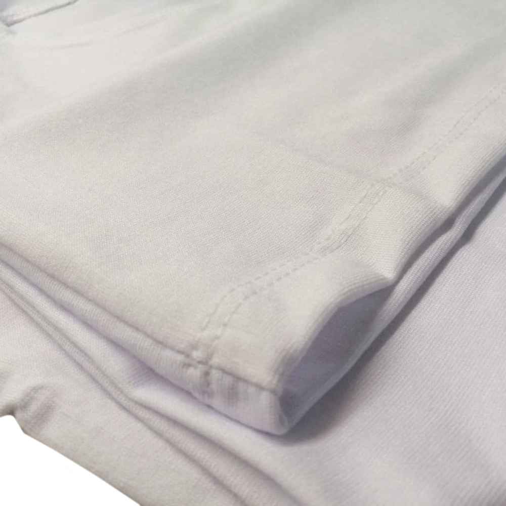 Granatapfel-Muster Yalda T-Shirt Modell Romantisch – Elegantes Festtagsdesign