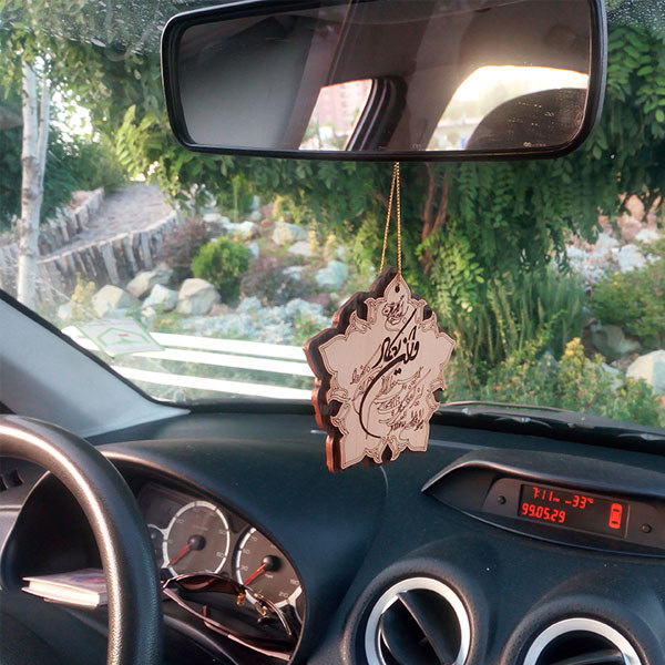 Islamischer Rückspiegelanhänger für Autos verziert mit dem Vers „Wa In Yakad“