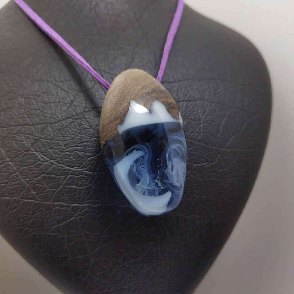 Holz- & Harz-Halskette, handgefertigt, künstlerisch, auffälliger Stil Wolke